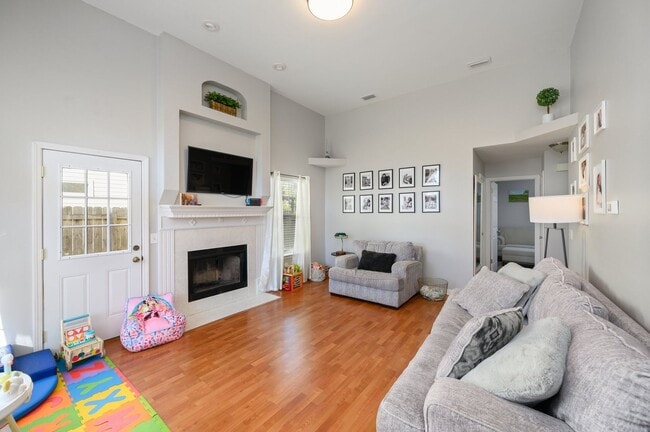 Building Photo - 1221 Charleston Cir