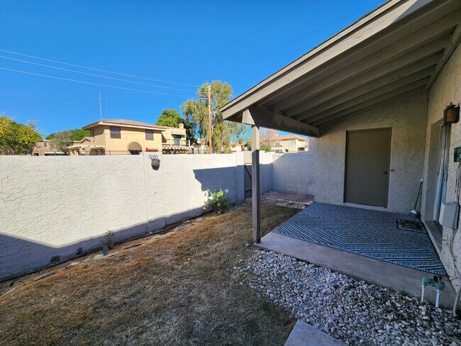 Building Photo - Gorgeous 2 bedroom 2 bath in TAPATIO COVE