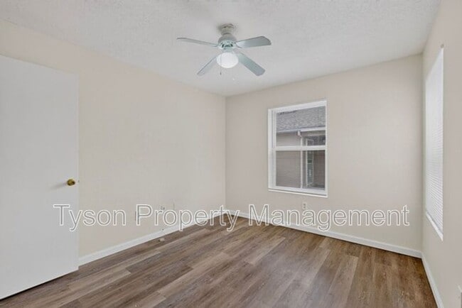 Building Photo - 328 Escena Pl SE