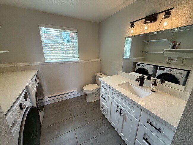 Building Photo - Renovated Ruston Home w/ Water View