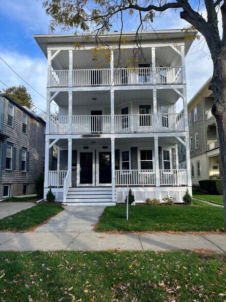 Building Photo - 65 Burton St