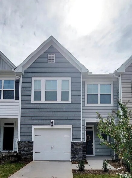 Building Photo - 304 Hazy Hills Ln