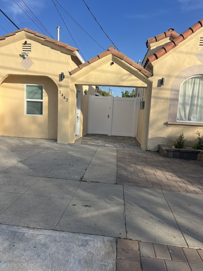 Building Photo - 1444 Alvira St