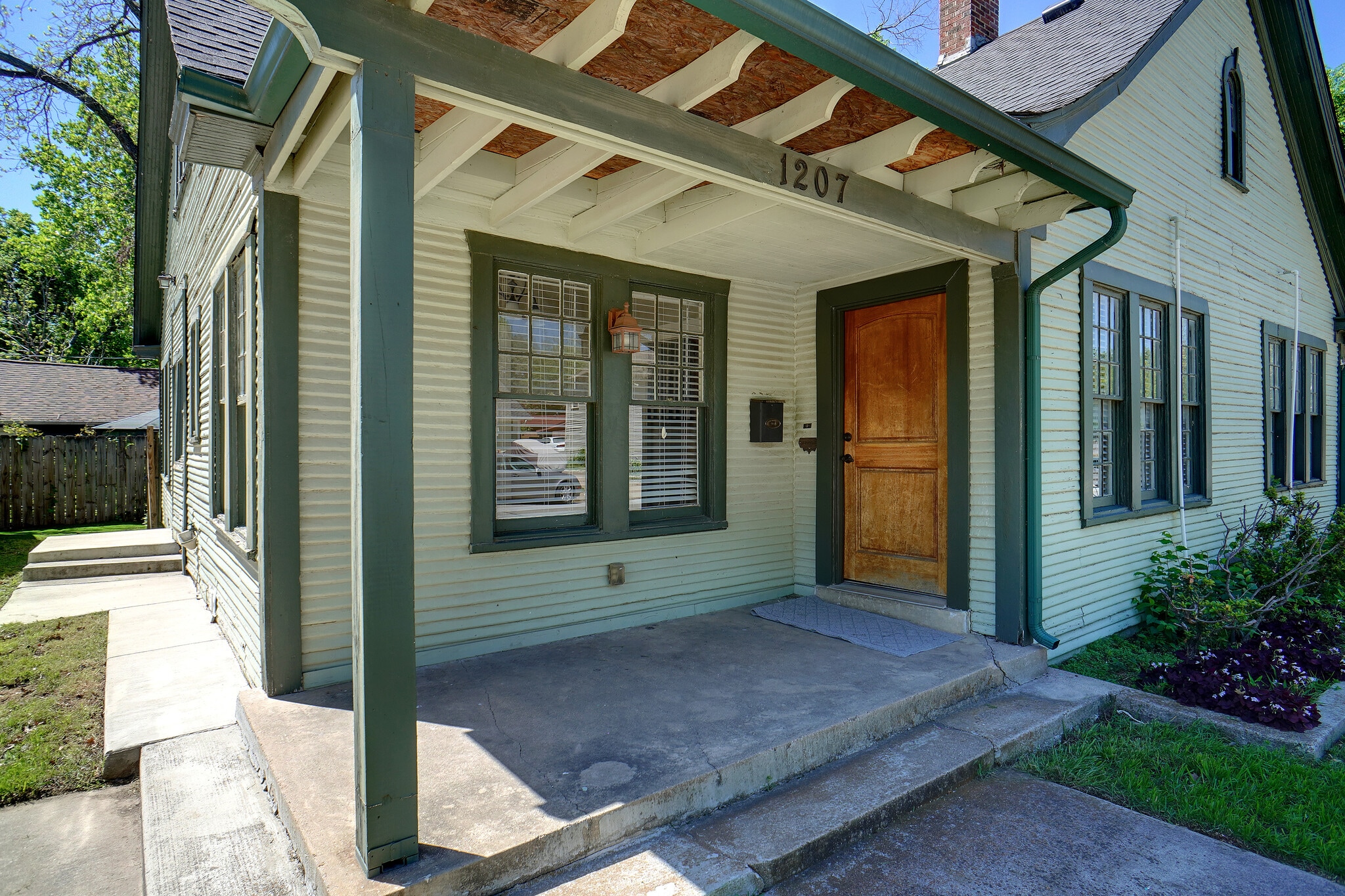 Building Photo - 1207 W Richmond Ave
