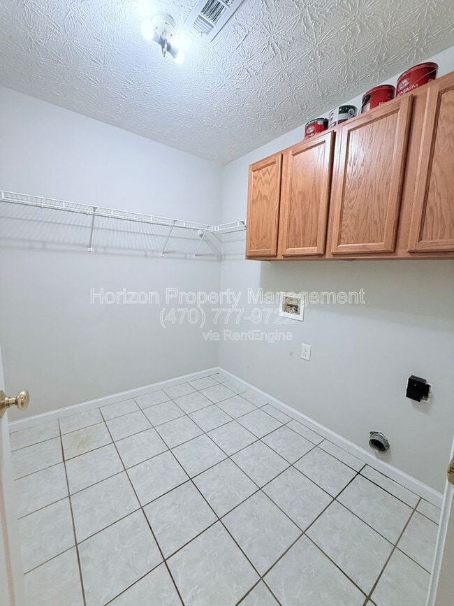 Building Photo - 4003 Hidden Hollow Dr