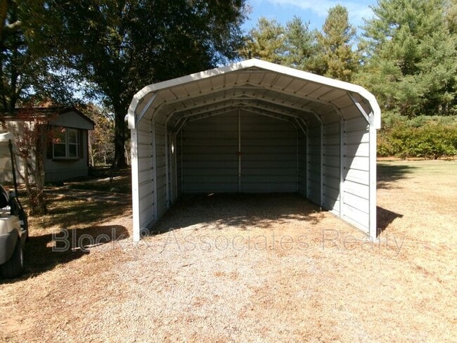 Building Photo - 6991 Spencer-Dixon Rd