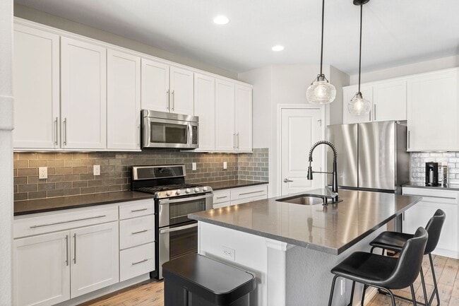 Building Photo - Modern Comfort Meets Mountain Convenience in This Littleton Home!!