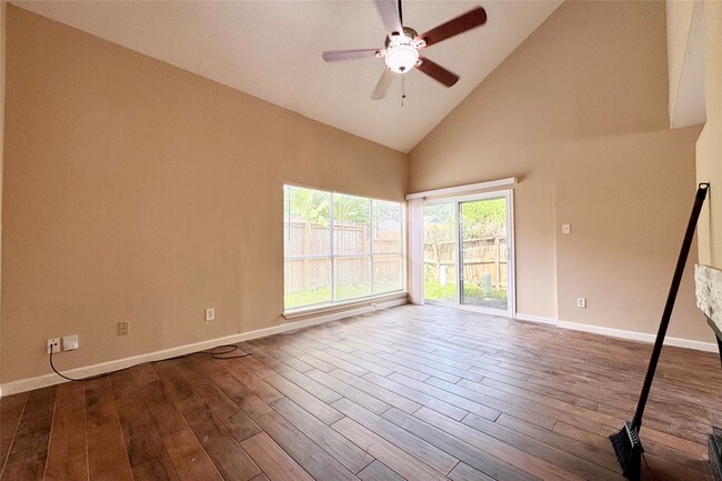 Building Photo - 11615 Glenwolde Dr