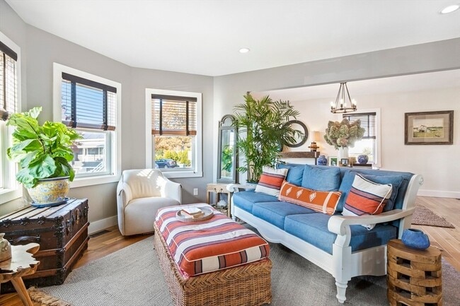 Building Photo - 119 Sycamore St