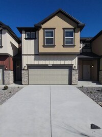 Building Photo - 858 N Old Fort Dr