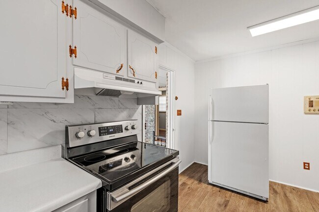 Building Photo - Charming 3 Bedrooms, 1.5 Bath Ranch Home Minutes From Lake Cooley