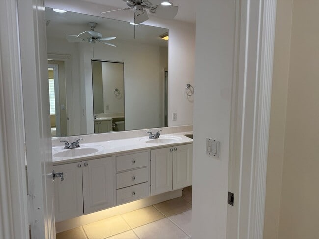 Building Photo - Elegant 2 Bedroom 2 Bath Villa Villagewalk in Palmer Ranch