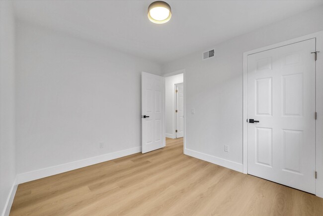Building Photo - 1052 W Quince St