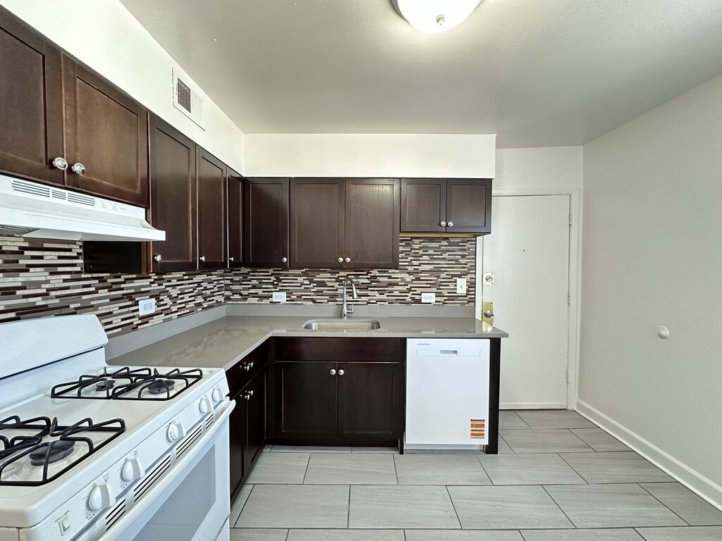 Building Photo - 4924 Mulford St