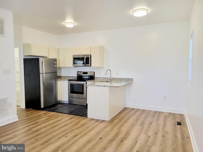 Building Photo - 452 N Loudoun St