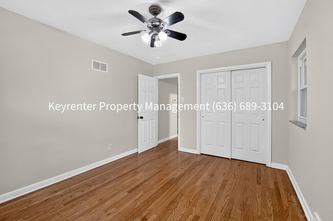 Building Photo - 5855 Pershing Ave