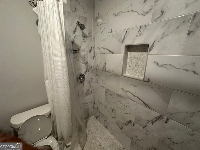 Building Photo - 370 Crestbrook Ln