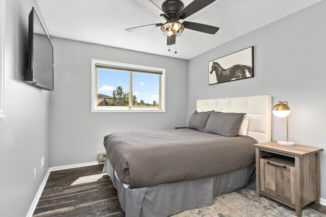Building Photo - 2875 Village Dr