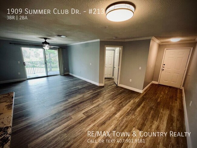 Building Photo - 1909 Summer Club Dr