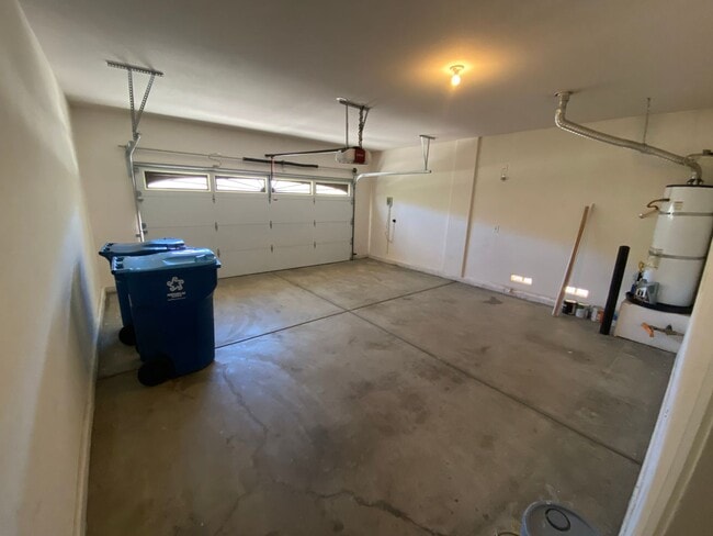 Building Photo - Beautiful 6 bed/3 bath home located in the SW area of Las Vegas