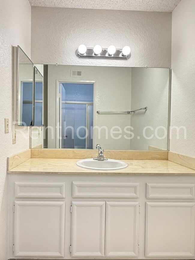 Building Photo - 9937 Dauntless St