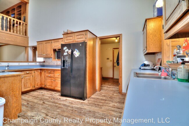 Building Photo - 3 br, 4 bath House - 5316 Trautlake Dr. S.