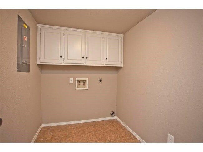 Building Photo - 14 Shakespeare Dr