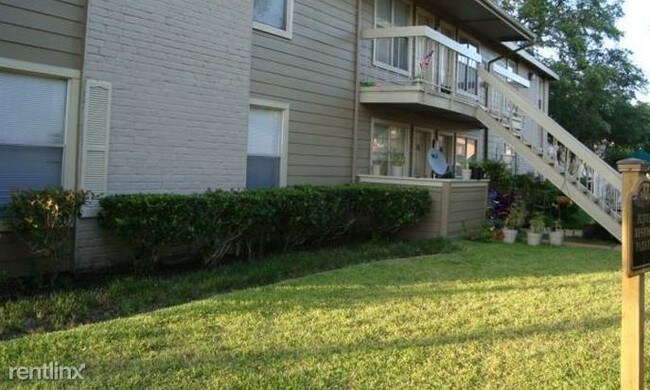 Building Photo - 1 br, 1 bath  - 2701 Old Alvin Rd # 1854