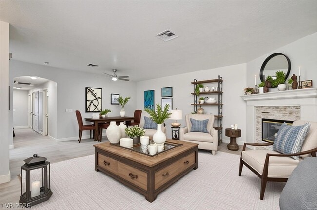 Building Photo - 1900 N Torrey Pines Dr