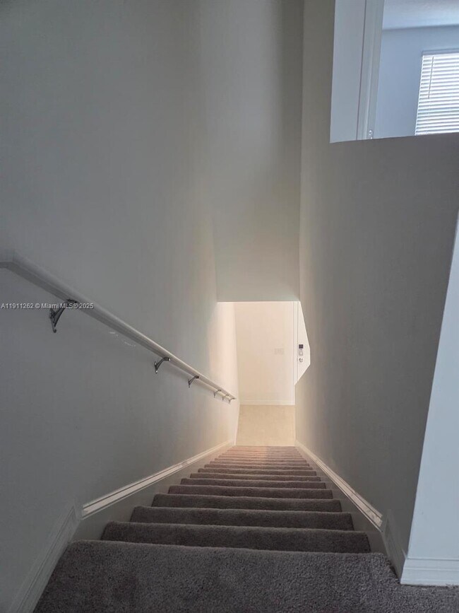 Building Photo - 3013 Skyline Lp