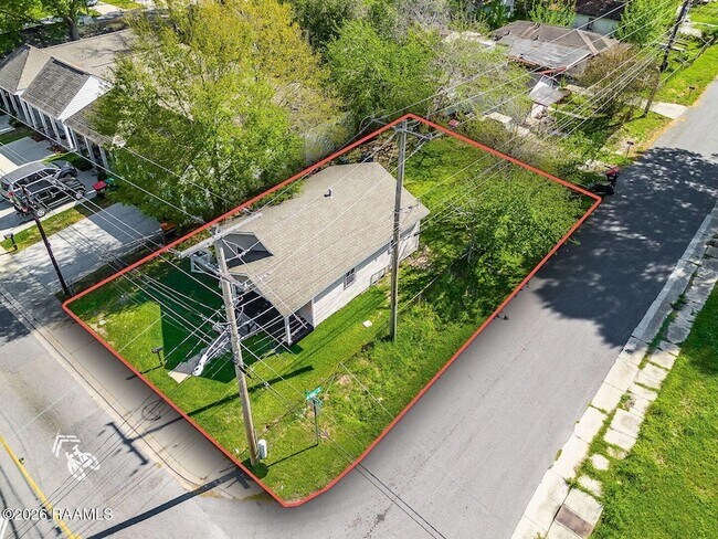 Building Photo - 800 N St Antoine St