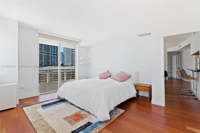 Building Photo - 901 Brickell Key Blvd