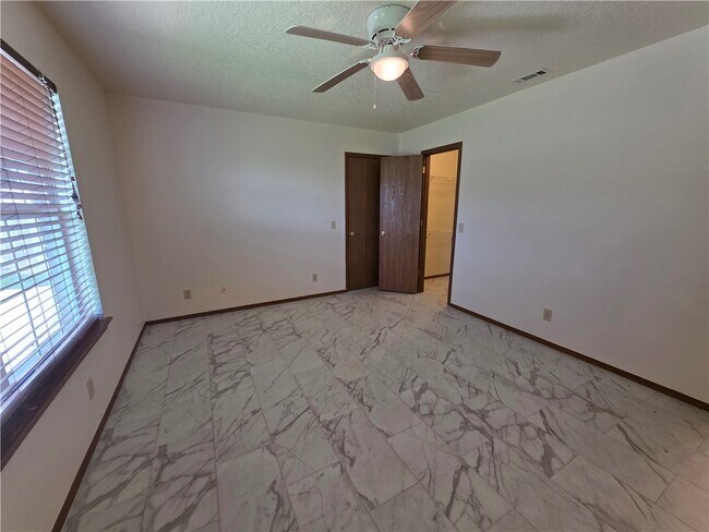 Building Photo - 2723 Kasey Ave