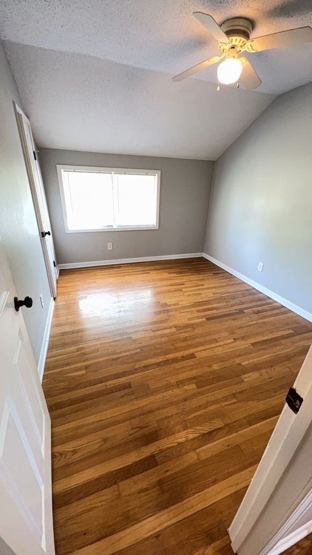 Building Photo - Charming 4 bedroom 1.5 bath home in Oakhav...