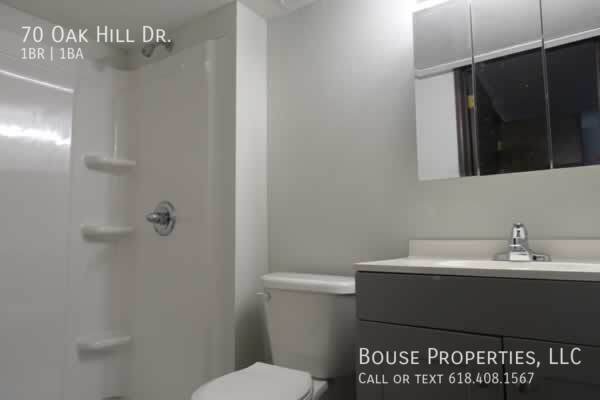 Building Photo - 70 Oak Hill Dr