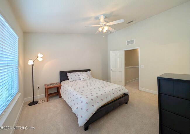 Building Photo - 6846 Roundleaf Dr