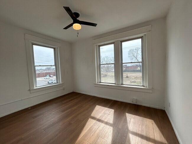 Building Photo - 2202 Lexington Ave