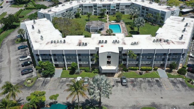Building Photo - 6650 Royal Palm Blvd