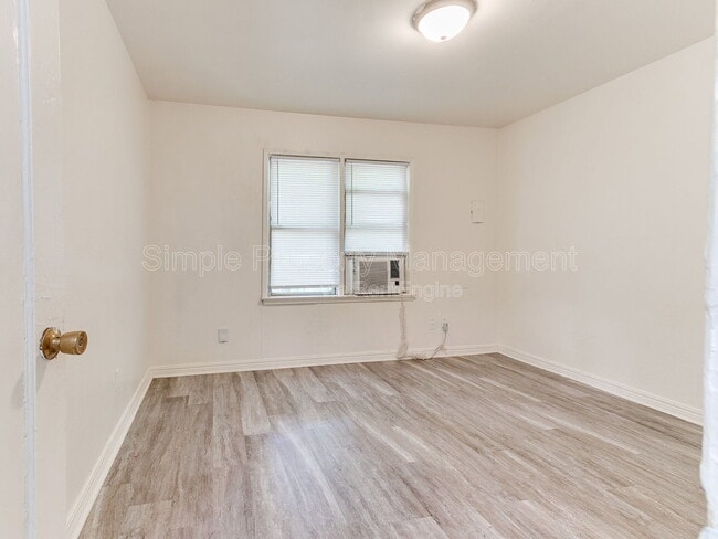 Building Photo - 538 E Indian Dr