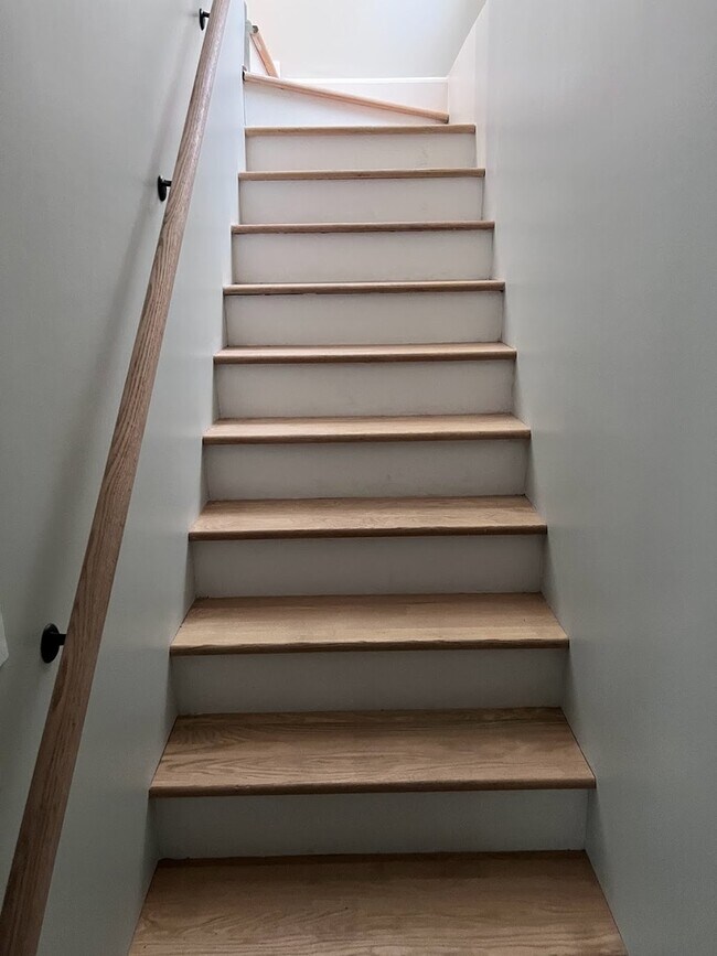 Building Photo - 1024 N Monticello Ave