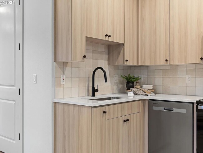 Building Photo - 1610-1612 SE Morrison St.