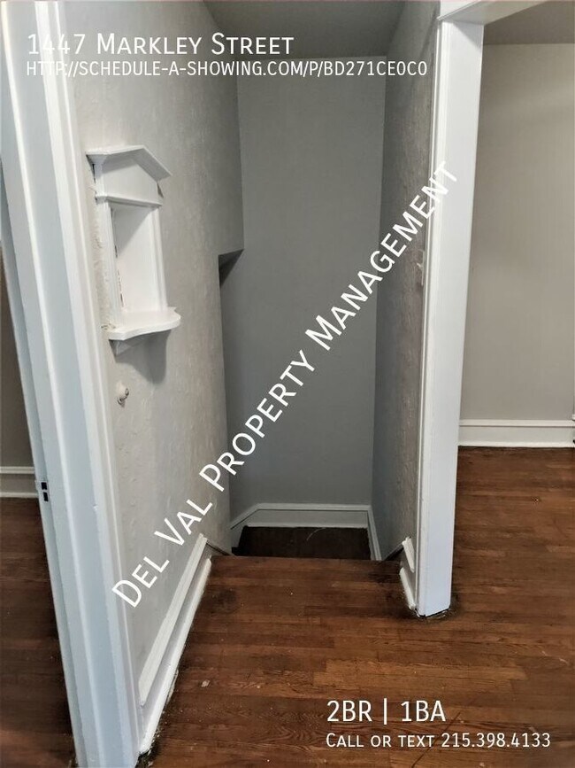 Building Photo - Brick-Front 2-BD, 1-BTH, Townhome for Rent...
