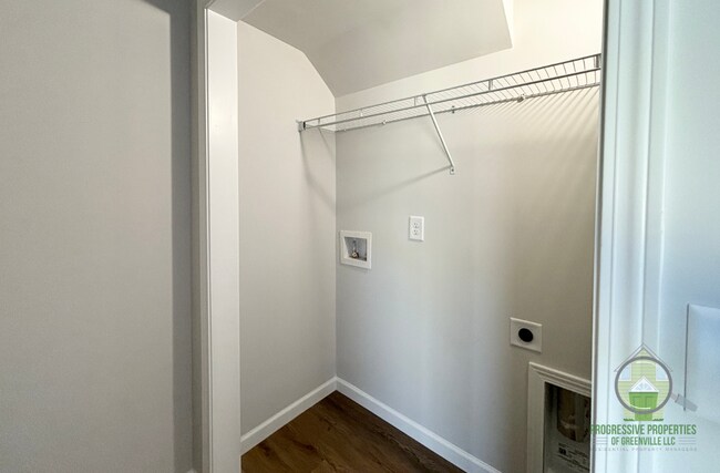 Building Photo - 377 Echo Cir