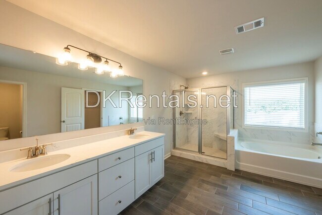 Building Photo - 7095 Evening Dew Dr