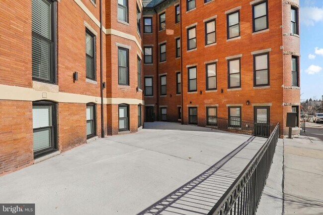 Building Photo - 2201 Brookfield Ave