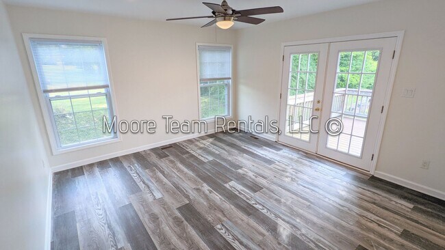 Building Photo - Turnabout Lane Duplex