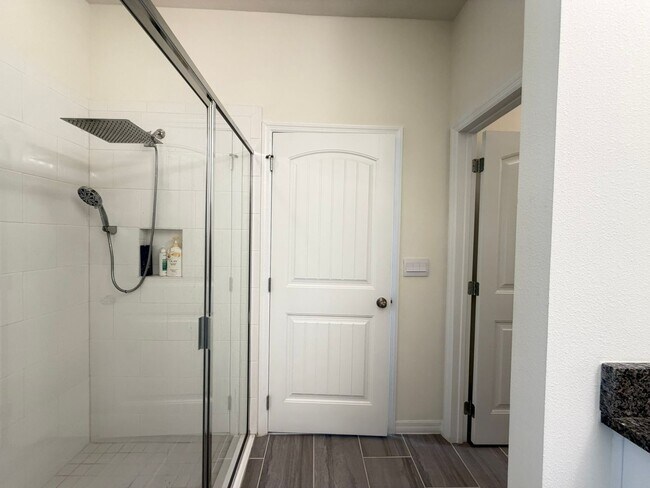 Building Photo - Perfect Home waiting for you! FULLY FURNISHED!