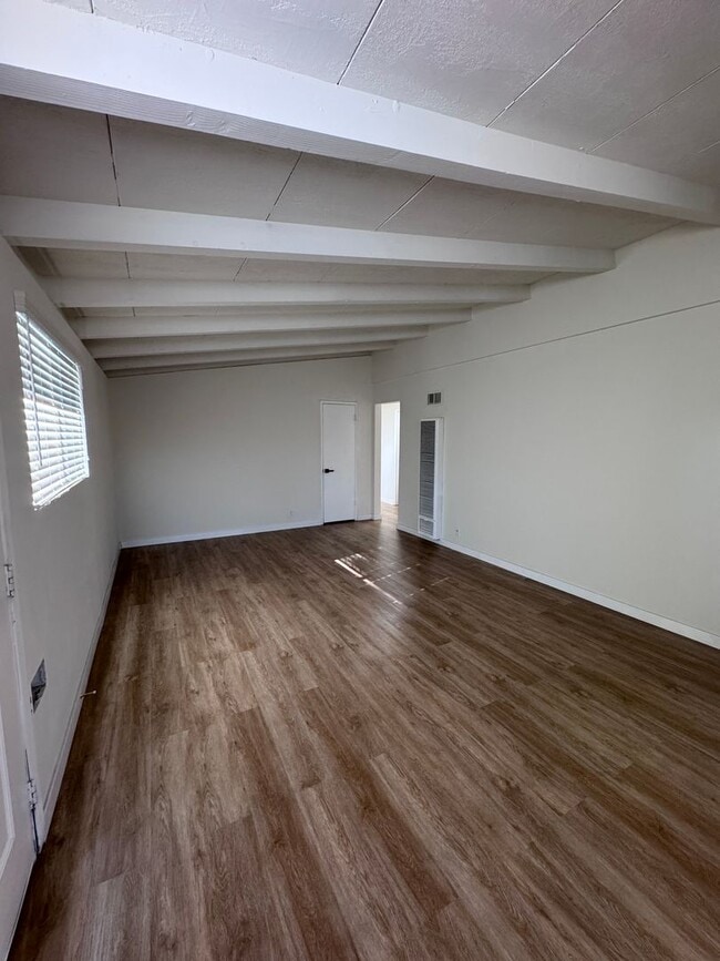 Building Photo - Remodeled 3 bedroom in Sylmar