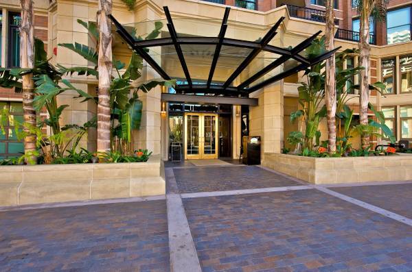 Building Photo - 500 W Harbor Dr