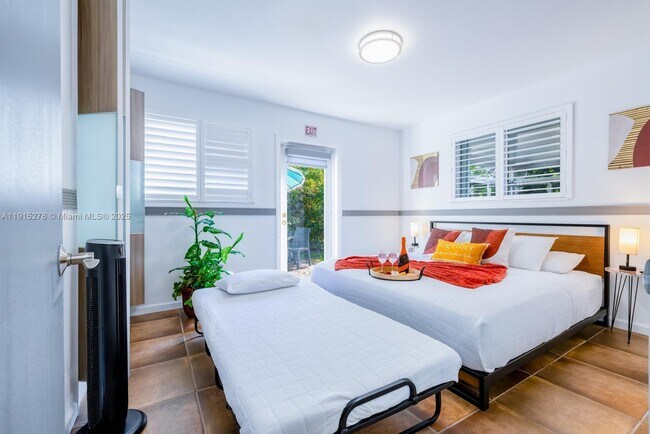 Building Photo - 312 N Luna Ct